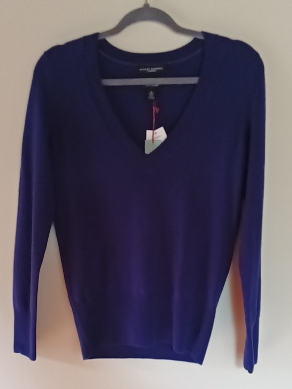 Cashmere Banana Republic Purple 🟣 V-neck Sweater Ribbed Cuffs And Hem Small NWT - Picture 3 of 6